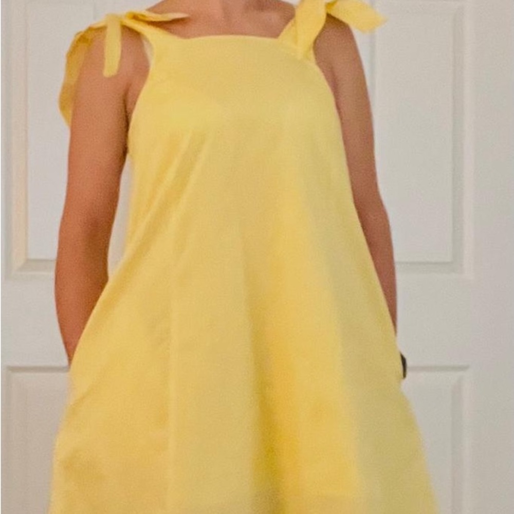And now this yellow dress. 💛💛🌟
